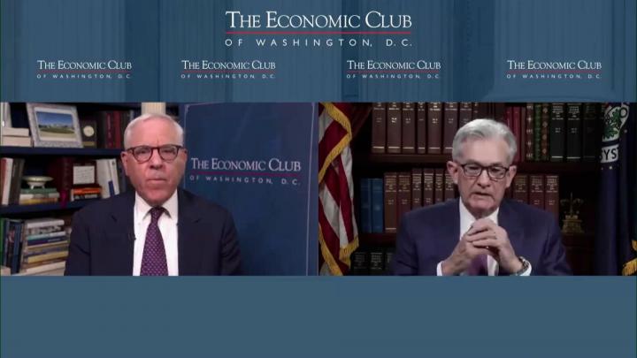 Gold trades lower within a narrow trading range