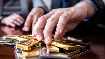 Gold prices hold steadfast in light of dollar strength and higher U.S. Treasury yields