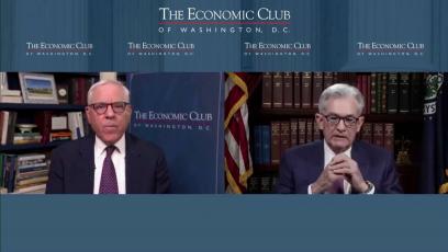 Gold trades lower within a narrow trading range